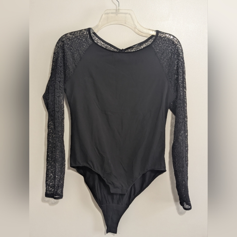 Le Bourget Elegant Black Lace Sleeve Bodysuit Made In Italy